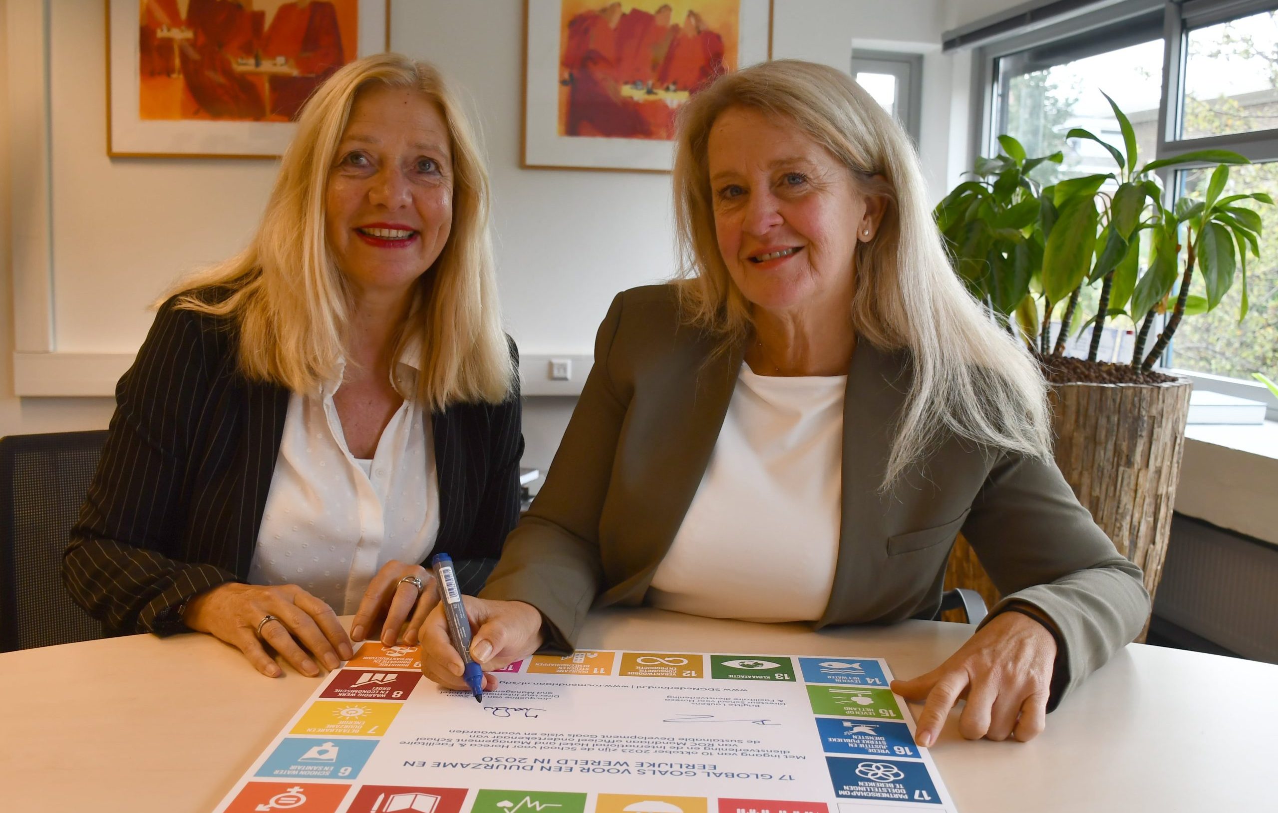 School Directors Sign SDG-NL Vision Statement